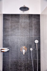 Regendusche in Betrieb