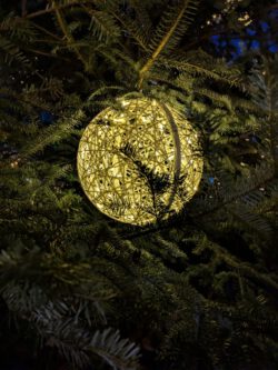 hölzerne große Weihnachtsbaumkugel